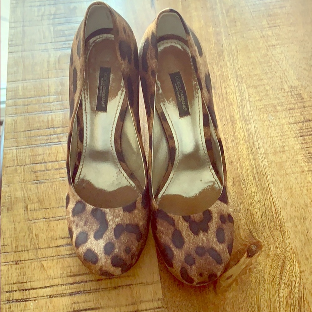 Dolce and Gabbana leopard pumps